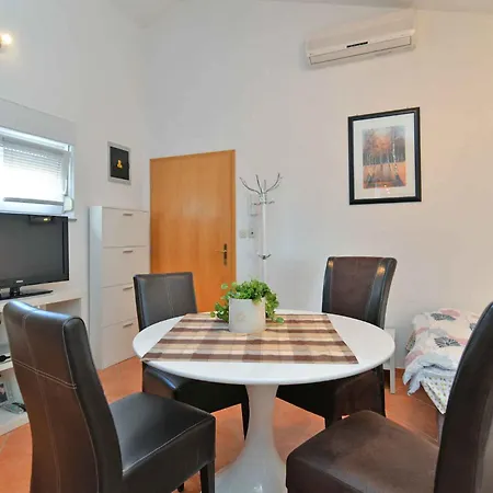 Apartman With A - C In Stinjan-istrien 44718