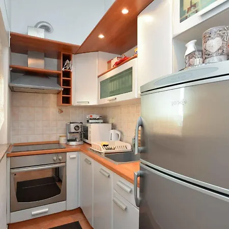Apartman With A - C In Stinjan-istrien 44718 Stinjan