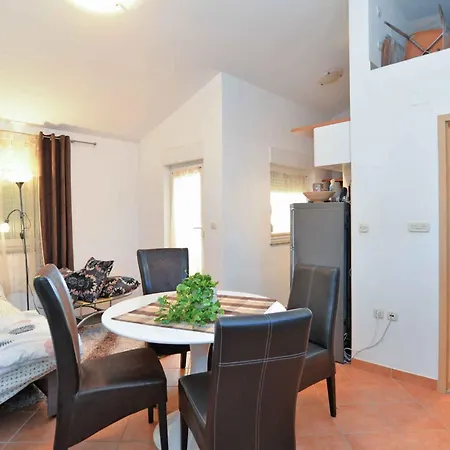 With A - C In Stinjan-istrien 44718 Apartman Stinjan